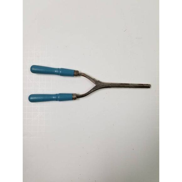 Vintage Hair Tongs, Blue Wood Handle Hair tongs, Curling Iron Metal Barrel - Picture 4 of 4